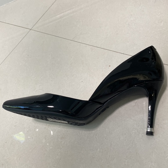 NWOT BLACK MICHAEL KORS POINTED PUMPS - Picture 7 of 7